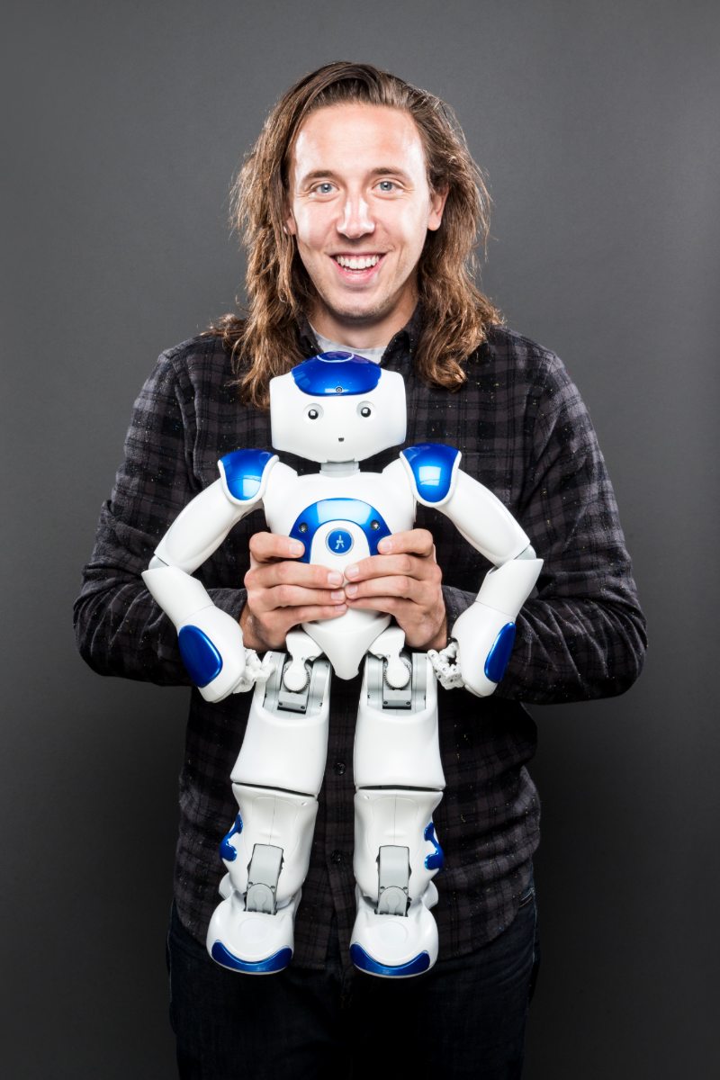 Meet improv comedian and AI researcher Kory Mathewson, one of the newest members in the Faculty of Science alumni family